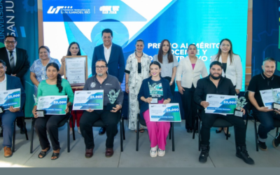 Entrega del Reconocimiento al Mérito Docente y Administrativo 2025